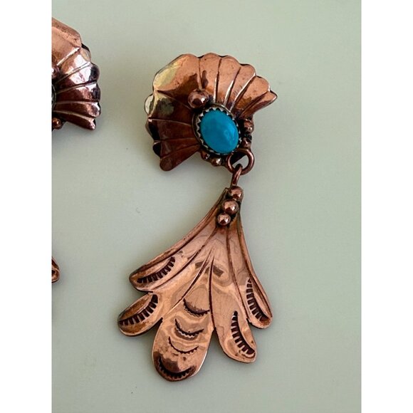 Vintage 80s Navajo Dangle Earrings Fan Shaped 925 Copper Gilt Running Bear - Picture 6 of 14